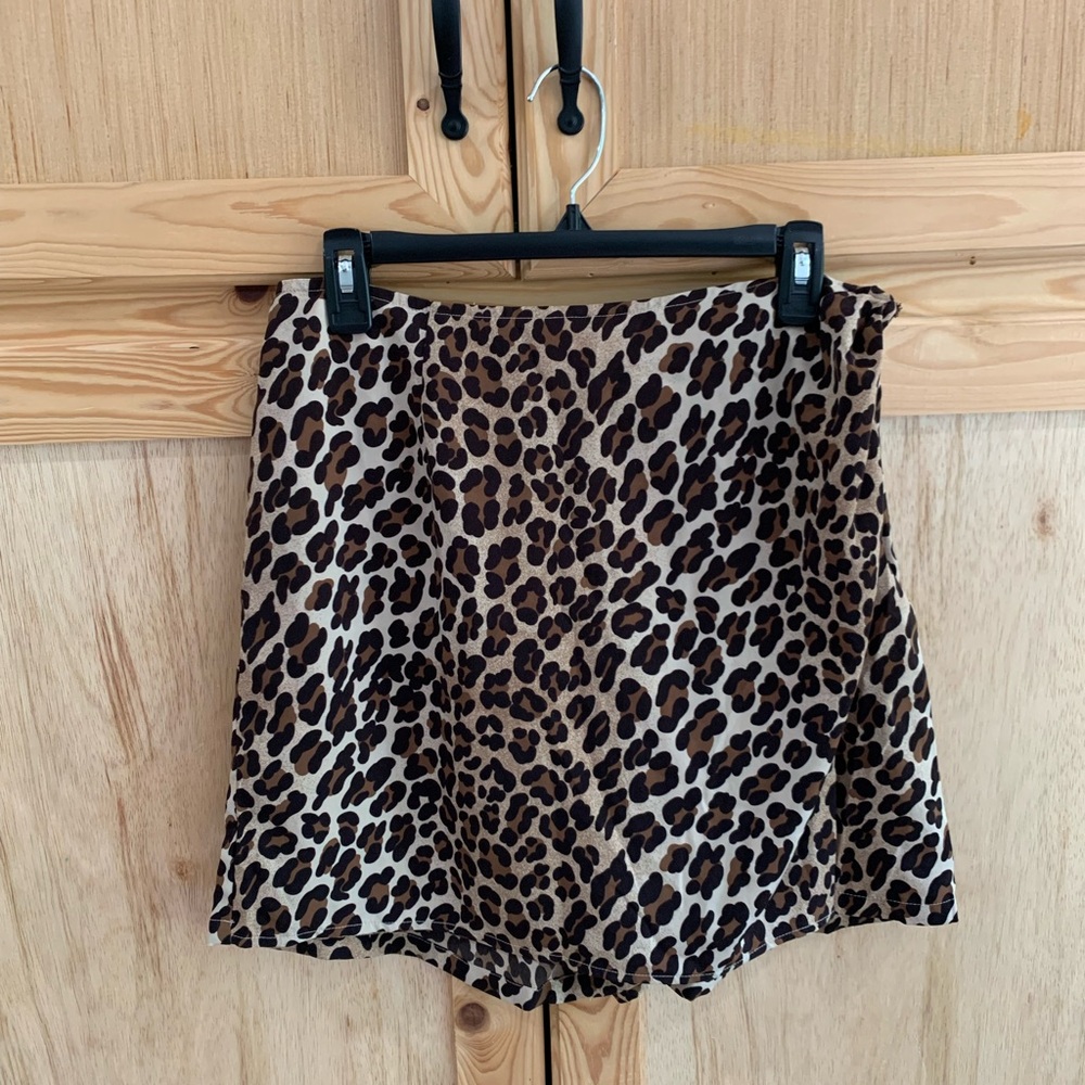 Newport News leopard cheetah animal printed wrap style skort size 12